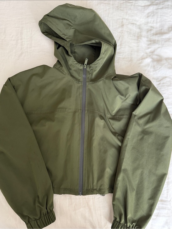 Aritzia Jackets & Blazers - Babaton Cropped Windbreaker in Olive Green